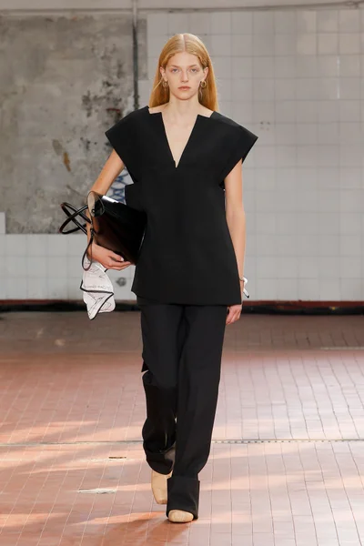 Look 48